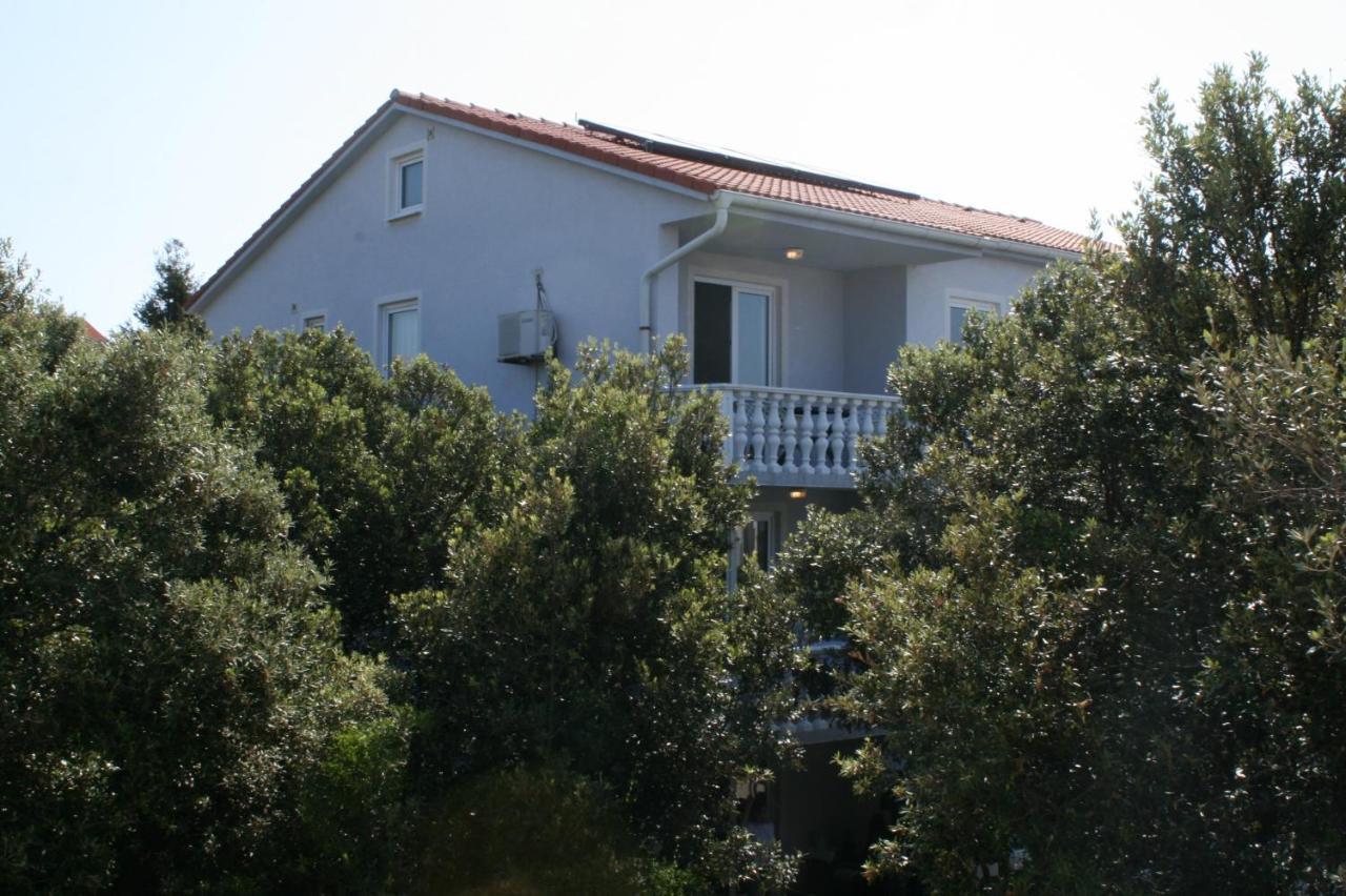 Apartments With A Parking Space Mandre, Pag - 6405 Колан Екстер'єр фото