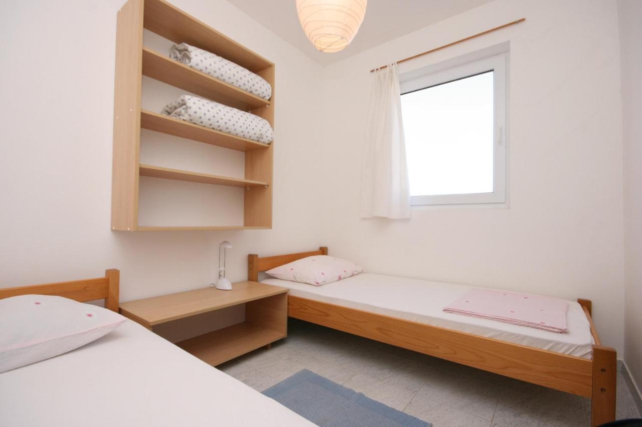 Apartments With A Parking Space Mandre, Pag - 6405 Колан Екстер'єр фото