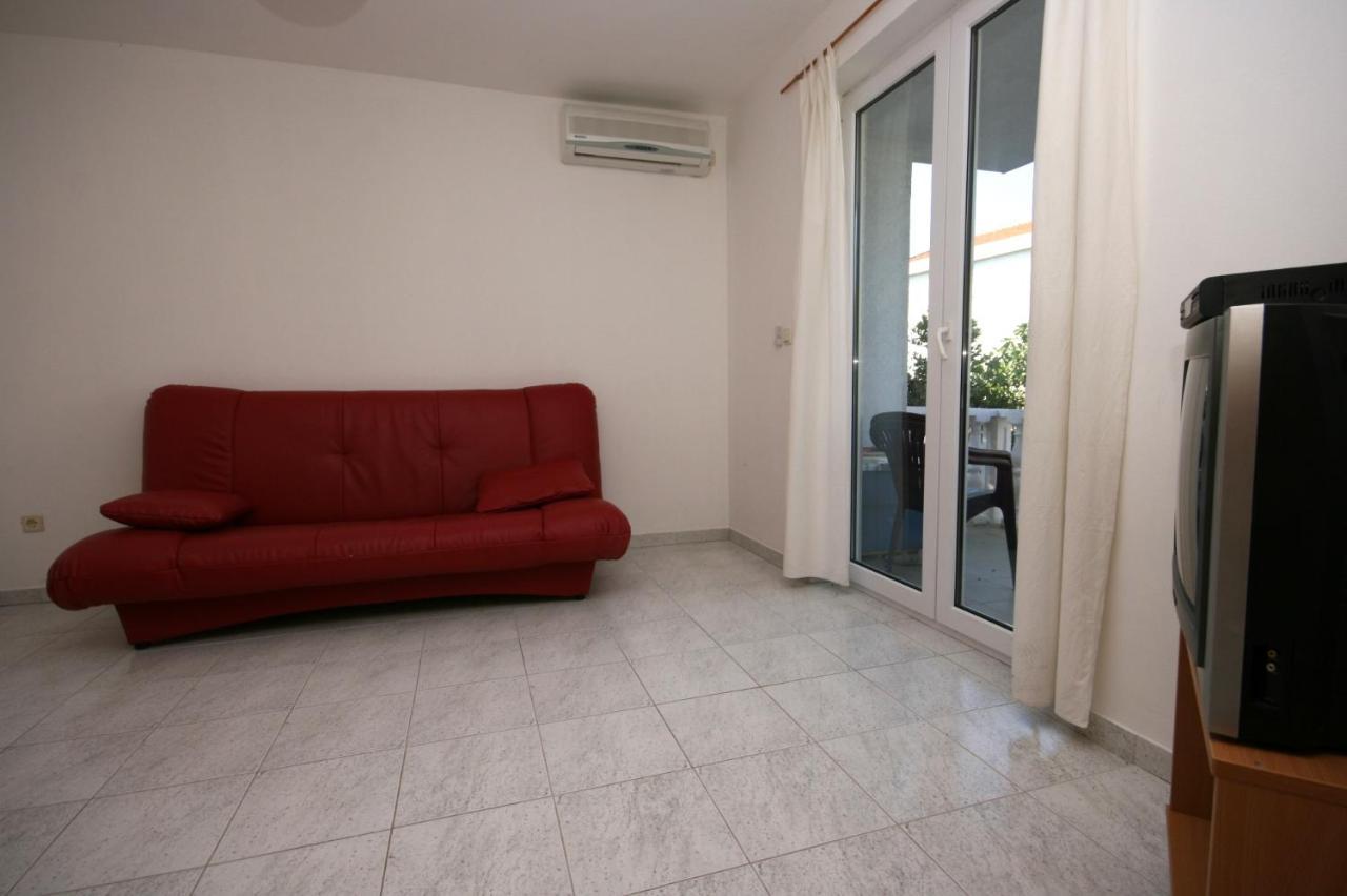 Apartments With A Parking Space Mandre, Pag - 6405 Колан Екстер'єр фото