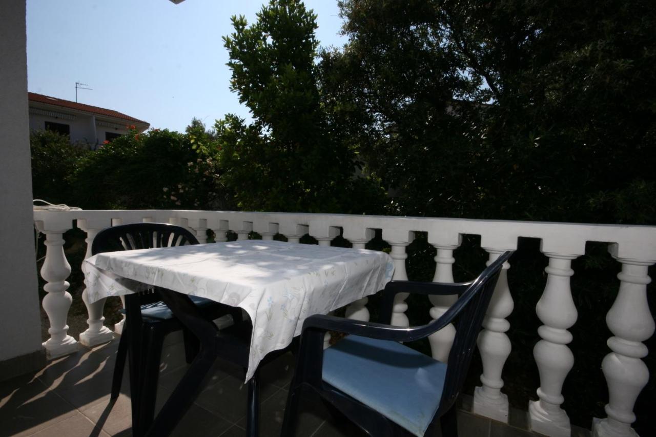 Apartments With A Parking Space Mandre, Pag - 6405 Колан Екстер'єр фото