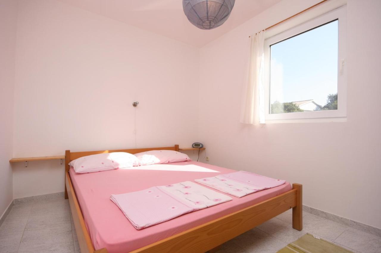 Apartments With A Parking Space Mandre, Pag - 6405 Колан Екстер'єр фото