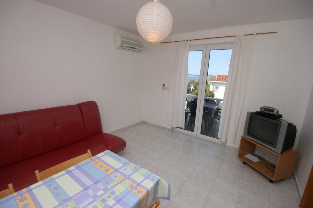 Apartments With A Parking Space Mandre, Pag - 6405 Колан Екстер'єр фото