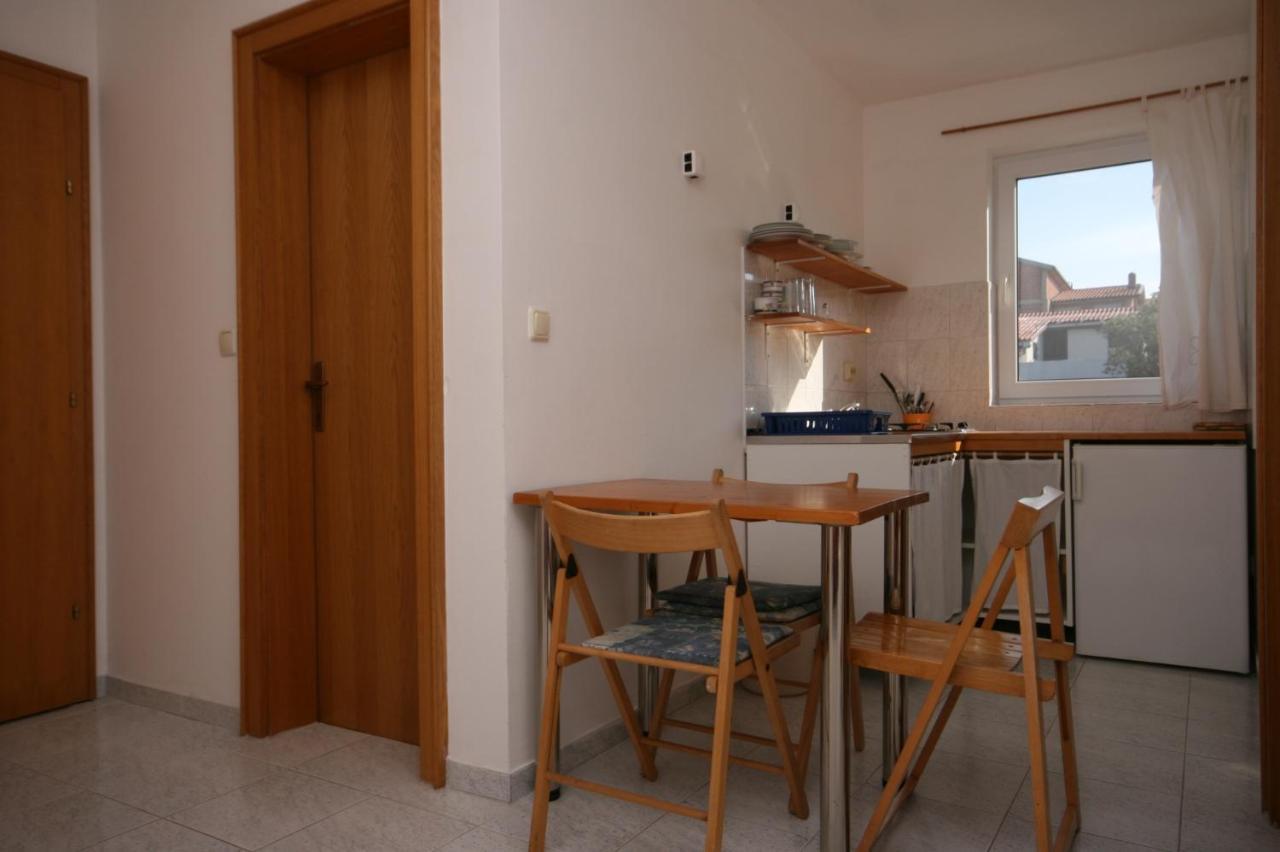 Apartments With A Parking Space Mandre, Pag - 6405 Колан Екстер'єр фото