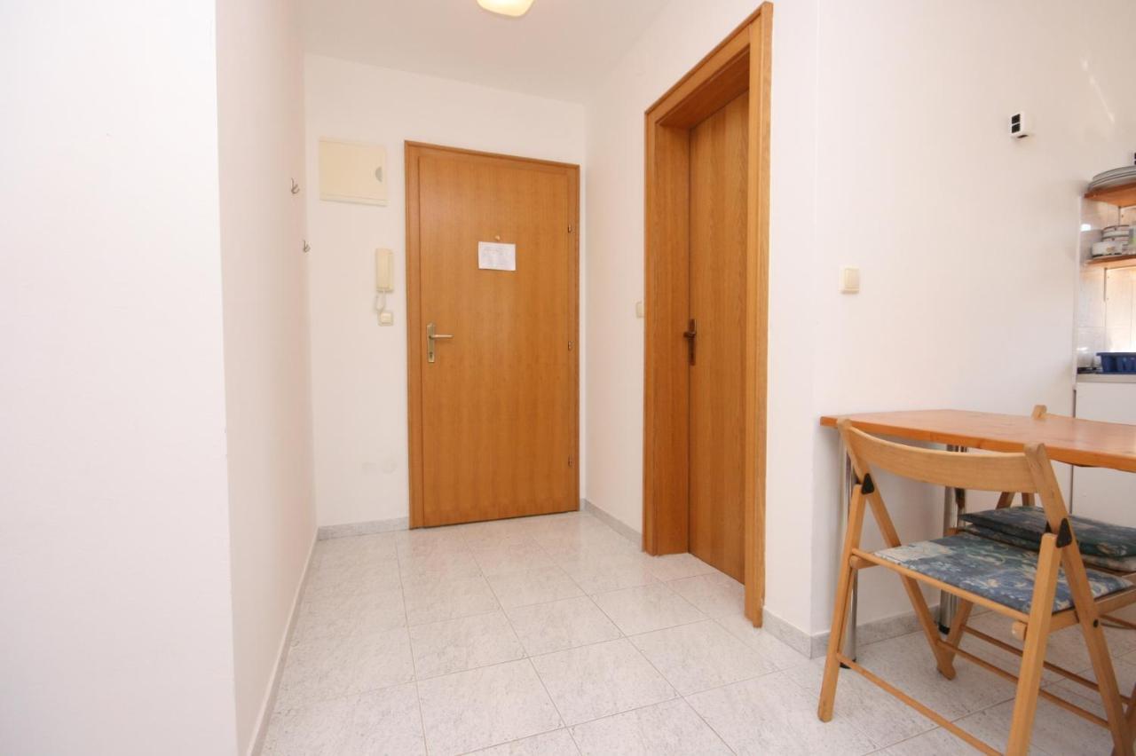 Apartments With A Parking Space Mandre, Pag - 6405 Колан Екстер'єр фото