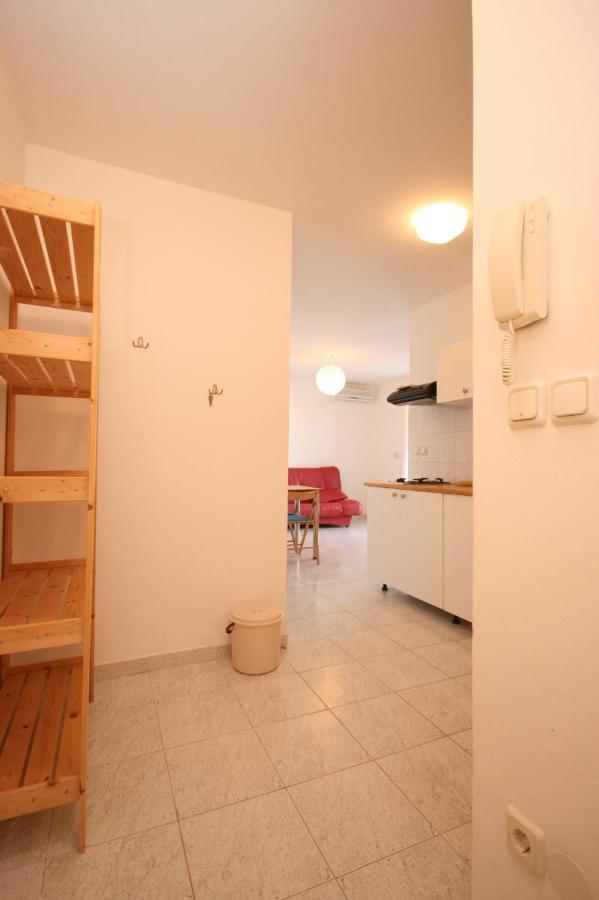 Apartments With A Parking Space Mandre, Pag - 6405 Колан Екстер'єр фото