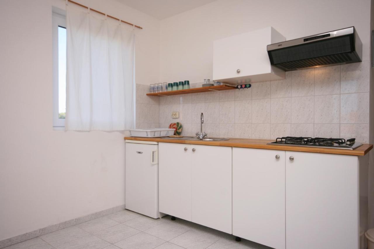 Apartments With A Parking Space Mandre, Pag - 6405 Колан Екстер'єр фото