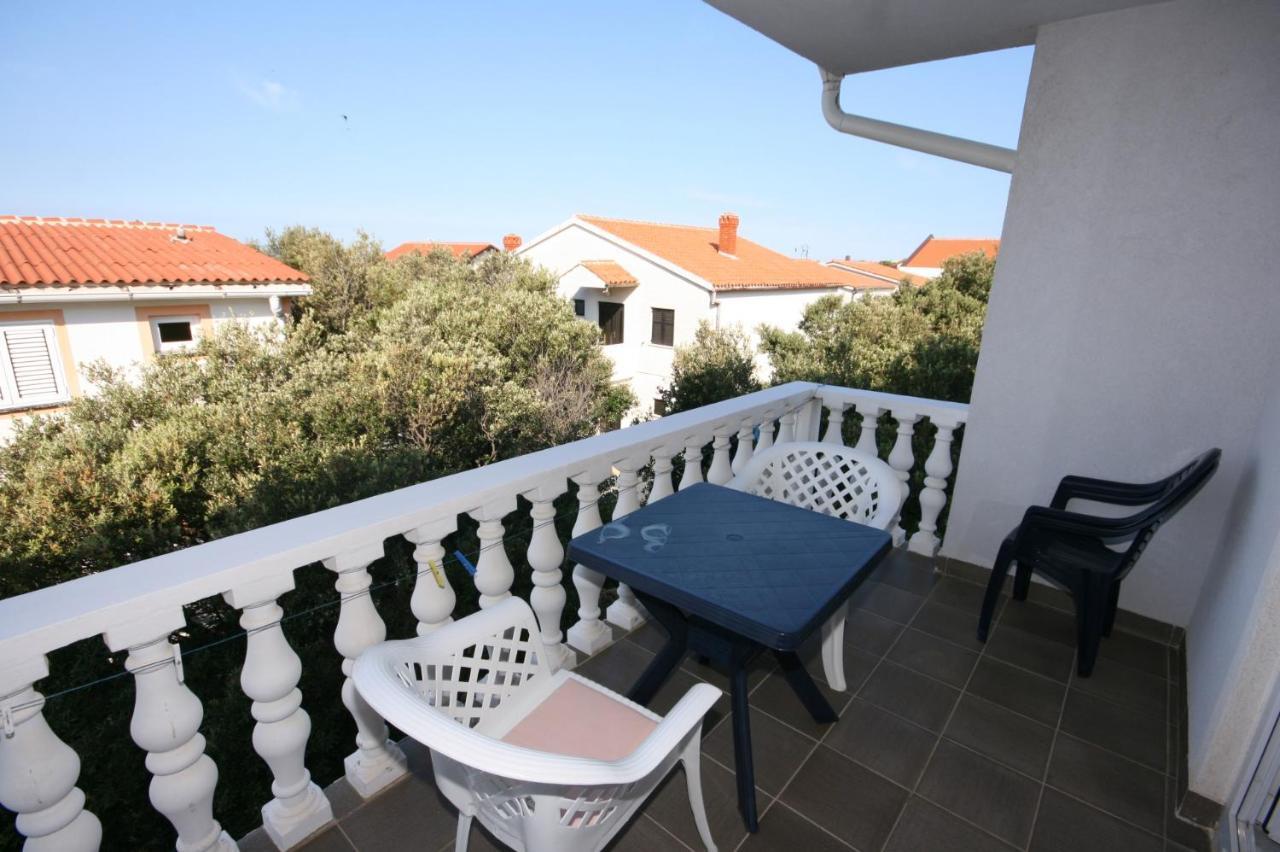 Apartments With A Parking Space Mandre, Pag - 6405 Колан Екстер'єр фото