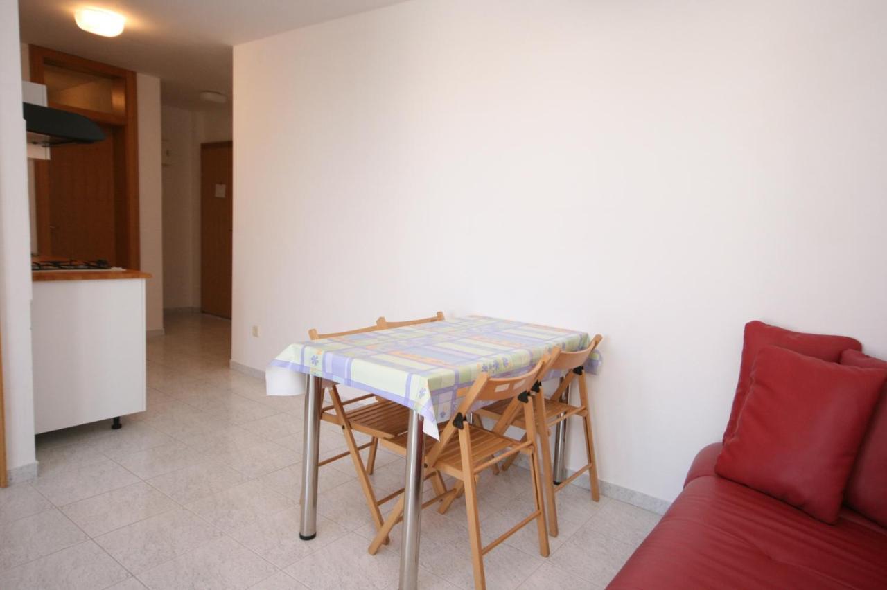 Apartments With A Parking Space Mandre, Pag - 6405 Колан Екстер'єр фото