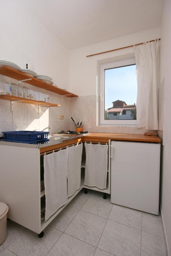 Apartments With A Parking Space Mandre, Pag - 6405 Колан Екстер'єр фото