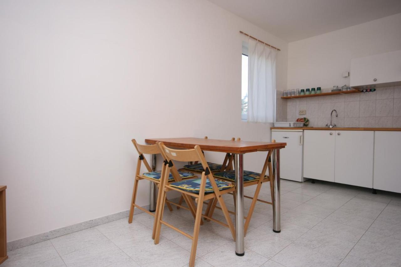 Apartments With A Parking Space Mandre, Pag - 6405 Колан Екстер'єр фото