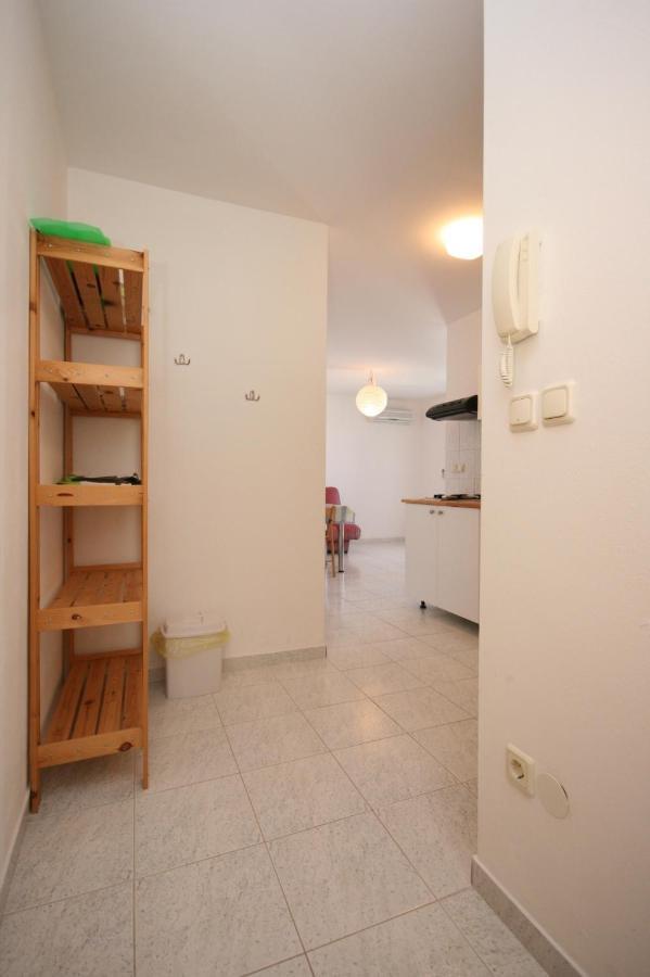 Apartments With A Parking Space Mandre, Pag - 6405 Колан Екстер'єр фото