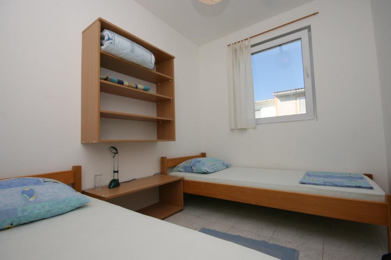 Apartments With A Parking Space Mandre, Pag - 6405 Колан Екстер'єр фото