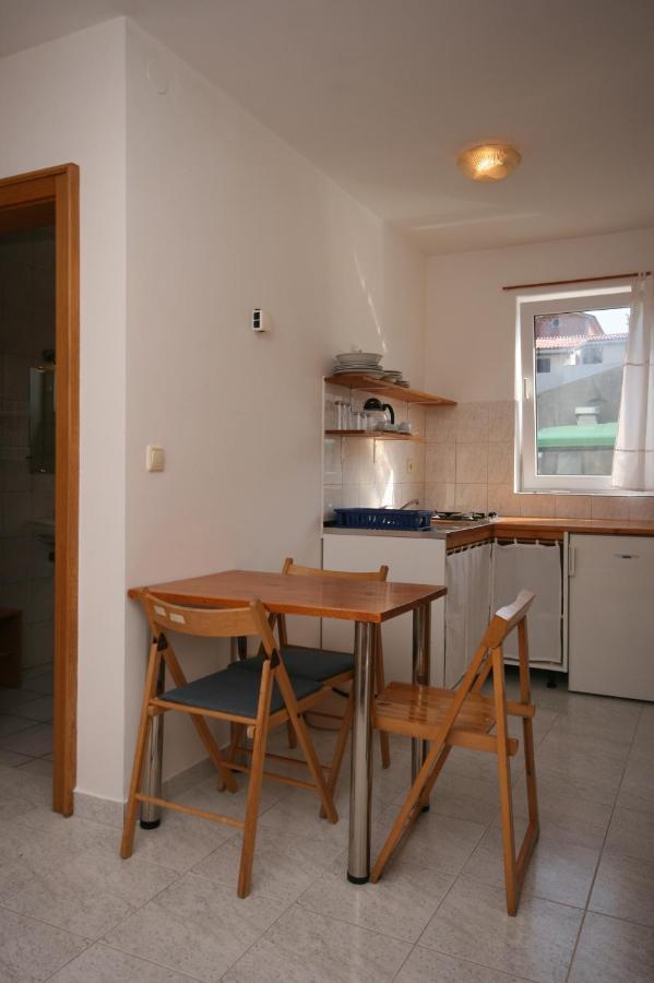 Apartments With A Parking Space Mandre, Pag - 6405 Колан Екстер'єр фото